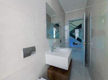 Kıbrıs Girne Çatalköy Bölgesinde Denize Sıfır 800 m2 Arsa İçerisinde 4+1 Lüks Türk Tapulu Villa