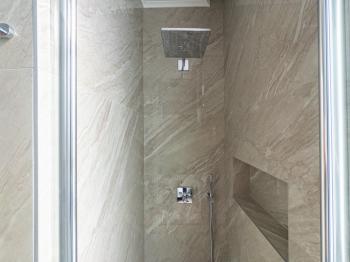 Kıbrıs Girne Çatalköy Bölgesinde Denize Sıfır 800 m2 Arsa İçerisinde 4+1 Lüks Türk Tapulu Villa