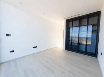 Kıbrıs Girne Çatalköy Bölgesinde Denize Sıfır 800 m2 Arsa İçerisinde 4+1 Lüks Türk Tapulu Villa