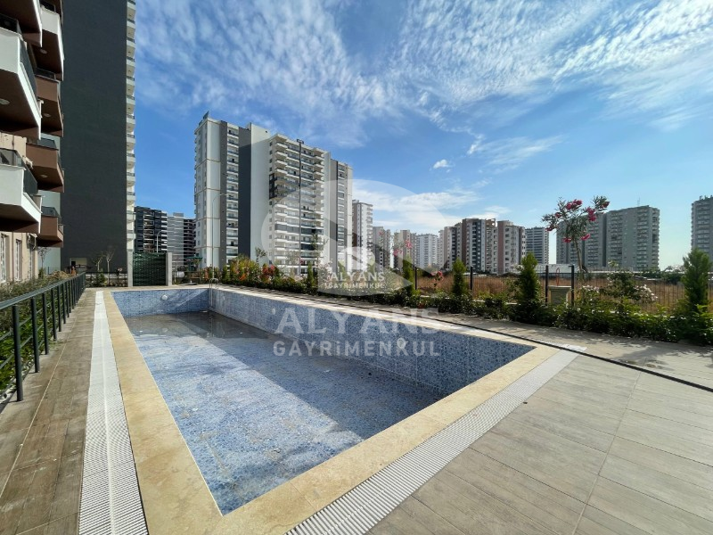 ALYANS'TAN TEK BLOK SİTE İÇİ FULL SOSYAL ALANLI JENERATÖRLÜ 1+1