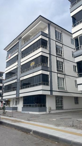 GÜVENAY - ÇORUM ULUKAVAK İSTİKLAL İLKOKULU CİVARI 3+1 SATILIK SIFIR DAİRE 