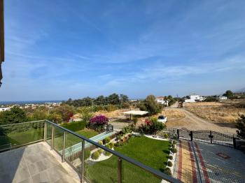 KKTC Girne Lapta Bölgesinde Satılık Eşyalı 3+1 Villa