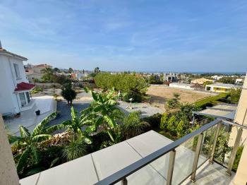 KKTC Girne Lapta Bölgesinde Satılık Eşyalı 3+1 Villa