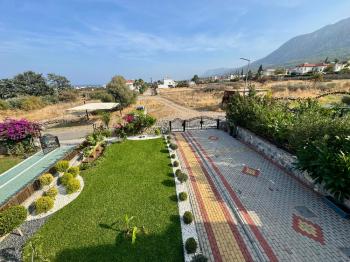 KKTC Girne Lapta Bölgesinde Satılık Eşyalı 3+1 Villa