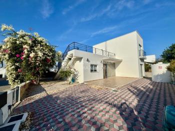 KKTC Girne Esentepe Bölgesinde Full Eşyalı Satılık Havuzlu 3+1 Villa