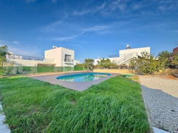 KKTC Girne Esentepe Bölgesinde Full Eşyalı Satılık Havuzlu 3+1 Villa