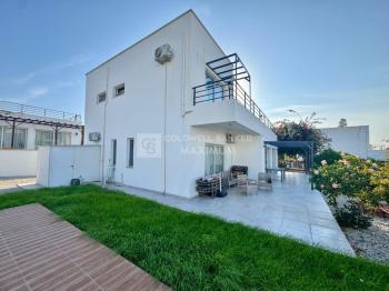 KKTC Girne Esentepe Bölgesinde Full Eşyalı Satılık Havuzlu 3+1 Villa