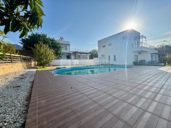 KKTC Girne Esentepe Bölgesinde Full Eşyalı Satılık Havuzlu 3+1 Villa