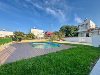 KKTC Girne Esentepe Bölgesinde Full Eşyalı Satılık Havuzlu 3+1 Villa