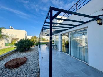 KKTC Girne Esentepe Bölgesinde Full Eşyalı Satılık Havuzlu 3+1 Villa