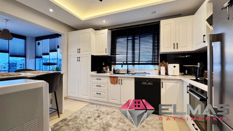 Elmas’tan 75.Yıl Mh’de Deniz Manzaralı Cepheleri Açık Ferah  3+1