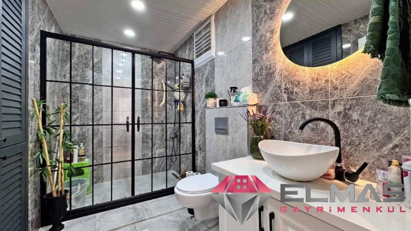 Elmas’tan 75.Yıl Mh’de Deniz Manzaralı Cepheleri Açık Ferah  3+1