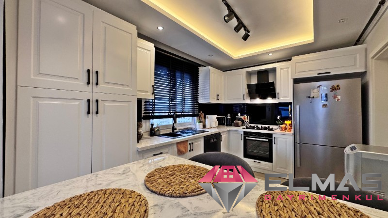 Elmas’tan 75.Yıl Mh’de Deniz Manzaralı Cepheleri Açık Ferah  3+1