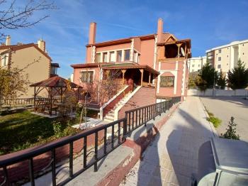 GÜVENAY - ÇORUM BİNEVLERDE PINAR KOLEJİ CİVARI 8+1 SATILIK VİLLA