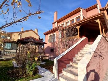GÜVENAY - ÇORUM BİNEVLERDE PINAR KOLEJİ CİVARI 8+1 SATILIK VİLLA