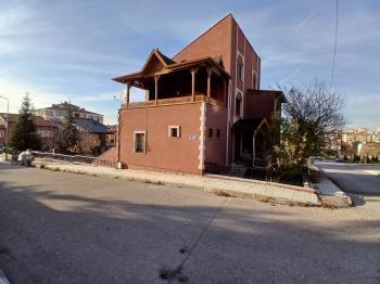 GÜVENAY - ÇORUM BİNEVLERDE PINAR KOLEJİ CİVARI 8+1 SATILIK VİLLA