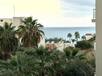 Kıbrıs Girne Karakum Akacan Cruise Sitesinde Satılık Havuz Manzaralı 2+1 Daire