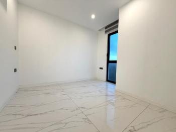 Kıbrıs Girne Karakum Akacan Cruise Sitesinde Satılık Havuz Manzaralı 2+1 Daire