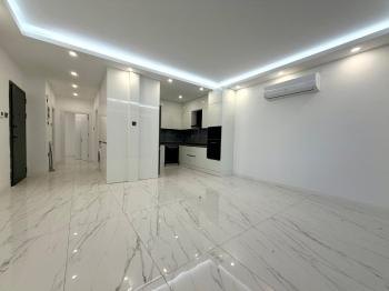 Kıbrıs Girne Karakum Akacan Cruise Sitesinde Satılık Havuz Manzaralı 2+1 Daire