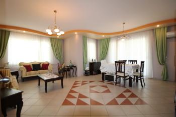 ASLAN'DAN MERKEZİ KONUMDA 4 CEPHELİ, 280 M2, ORJİNAL 4+1 DAİRE