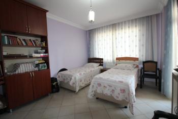 ASLAN'DAN MERKEZİ KONUMDA 4 CEPHELİ, 280 M2, ORJİNAL 4+1 DAİRE