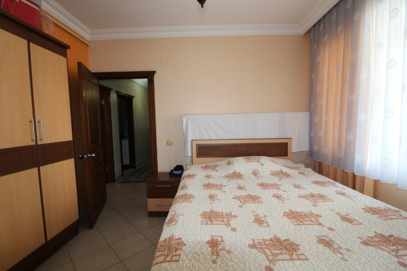 ASLAN'DAN MERKEZİ KONUMDA 4 CEPHELİ, 280 M2, ORJİNAL 4+1 DAİRE