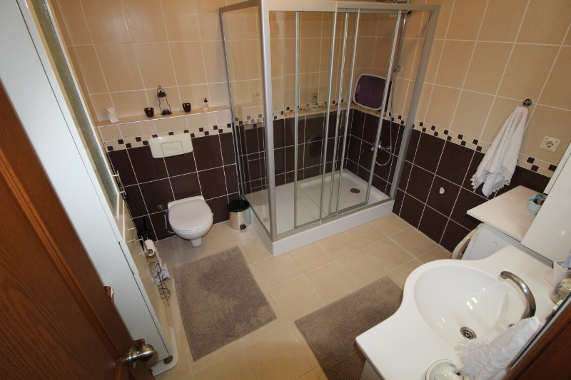 ASLAN'DAN MERKEZİ KONUMDA 4 CEPHELİ, 280 M2, ORJİNAL 4+1 DAİRE