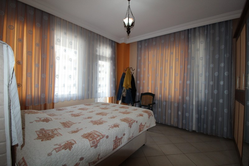 ASLAN'DAN MERKEZİ KONUMDA 4 CEPHELİ, 280 M2, ORJİNAL 4+1 DAİRE