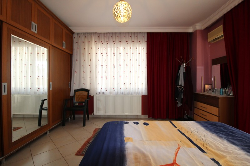 ASLAN'DAN MERKEZİ KONUMDA 4 CEPHELİ, 280 M2, ORJİNAL 4+1 DAİRE