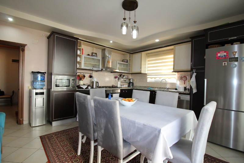 ASLAN'DAN MERKEZİ KONUMDA 4 CEPHELİ, 280 M2, ORJİNAL 4+1 DAİRE