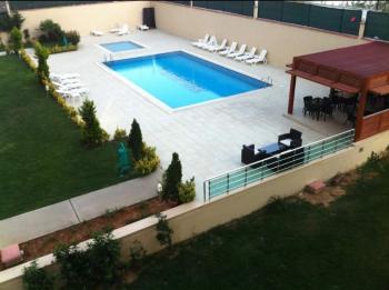 FİNANS MERKEZİNE YAKIN GÜVENLİKLİ SİTEDE ARA KAT 