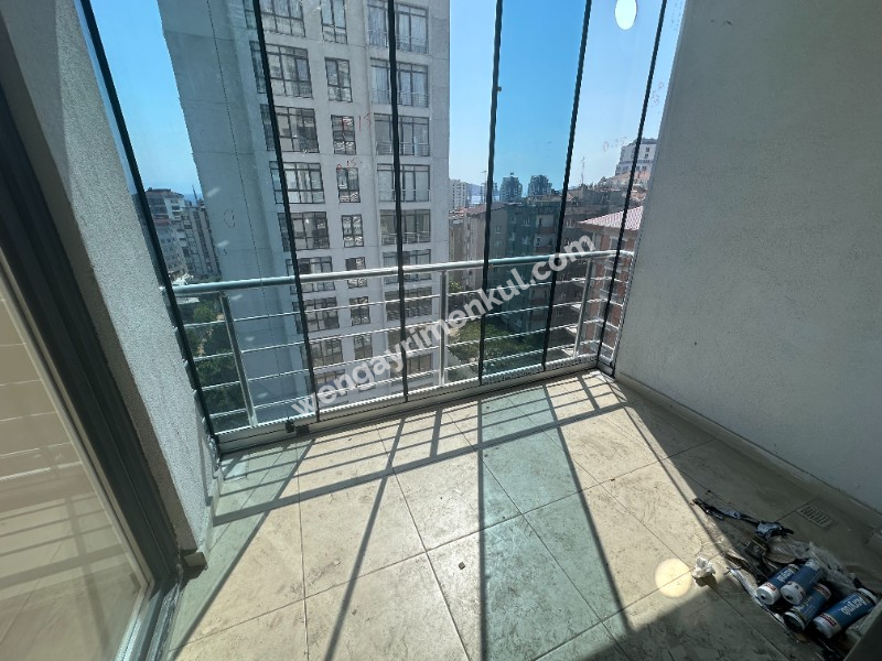 KARTAL PETROLİŞ’TE SIFIR, LÜKS 3+1 – EBEVEYN BANYOLU, KAPALI OTOPARKLI, HAVUZLU SİTEDE