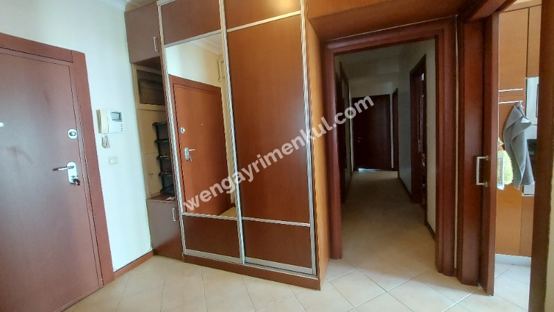 FİNANS MERKEZİNE YAKIN GÜVENLİKLİ SİTEDE ARA KAT 