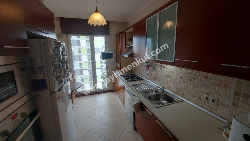 FİNANS MERKEZİNE YAKIN GÜVENLİKLİ SİTEDE ARA KAT 