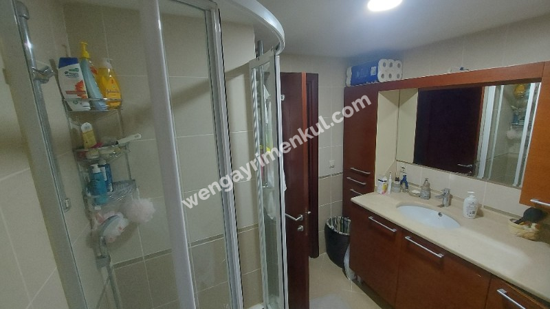 FİNANS MERKEZİNE YAKIN GÜVENLİKLİ SİTEDE ARA KAT 