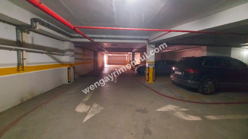 FİNANS MERKEZİNE YAKIN GÜVENLİKLİ SİTEDE ARA KAT 