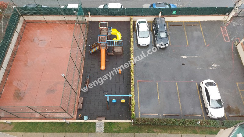 FİNANS MERKEZİNE YAKIN GÜVENLİKLİ SİTEDE ARA KAT 