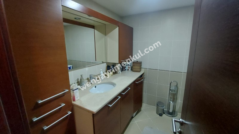 FİNANS MERKEZİNE YAKIN GÜVENLİKLİ SİTEDE ARA KAT 