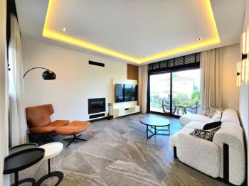 KKTC Girne Alsancak'ta Milli Park Üstü Site İçerisinde Taşınmaya Hazır Satılık 4+1 Lüks Villalar