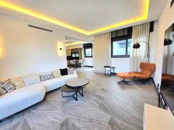 KKTC Girne Alsancak'ta Milli Park Üstü Site İçerisinde Taşınmaya Hazır Satılık 4+1 Lüks Villalar