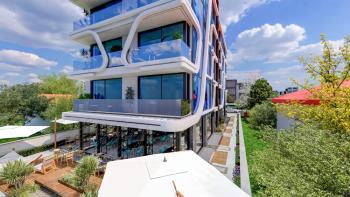 KKTC Lefke Gemikonağı'ndan Ana Cadde Üzerinde Binada Denize Cephe Satılık Lüks Bahçeli Dükkan