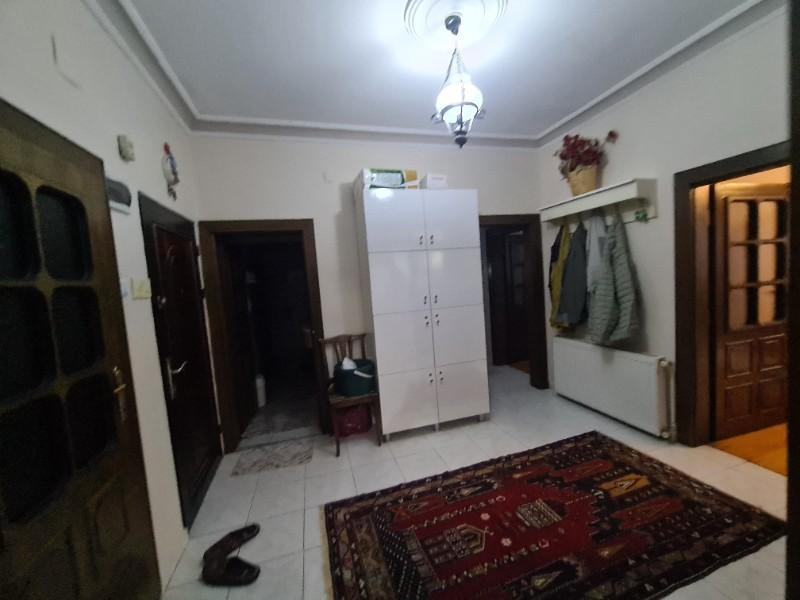 Eski rektörlük civarı 3+1  satılık kombili   daire