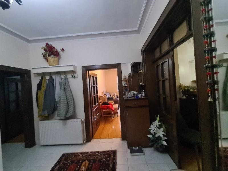 Eski rektörlük civarı 3+1  satılık kombili   daire