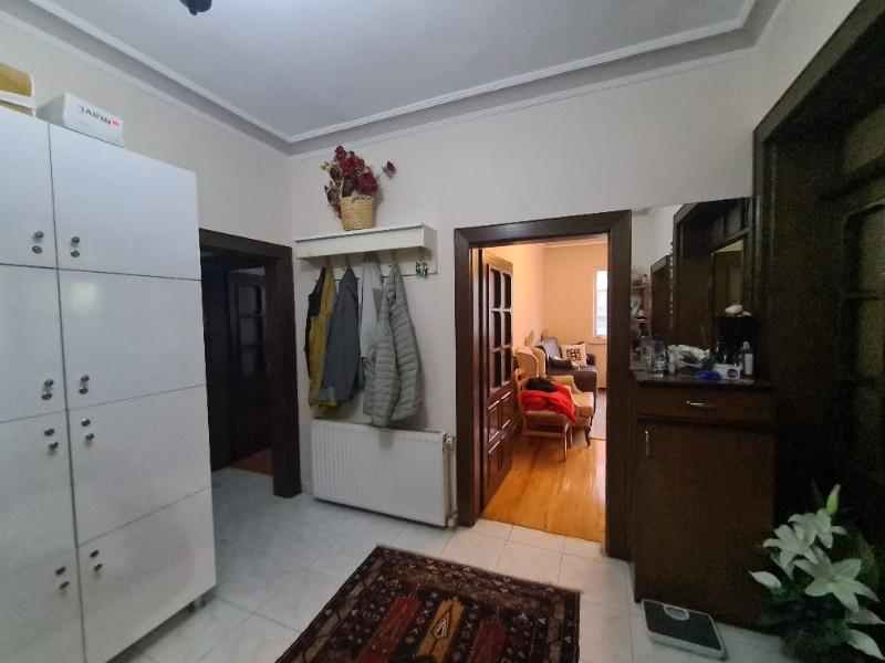 Eski rektörlük civarı 3+1  satılık kombili   daire