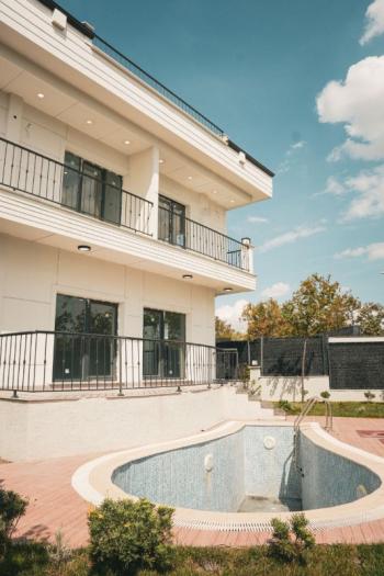 BEYLİKDÜZÜ GÜRPINAR DA 6+2 SATILIK HAVUZLU VİLLA