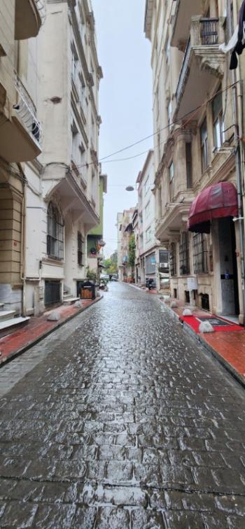 BEYOĞLU ÇATMA MESCİT MAHALLESİNDE SATILIK KOMPLE BİNA