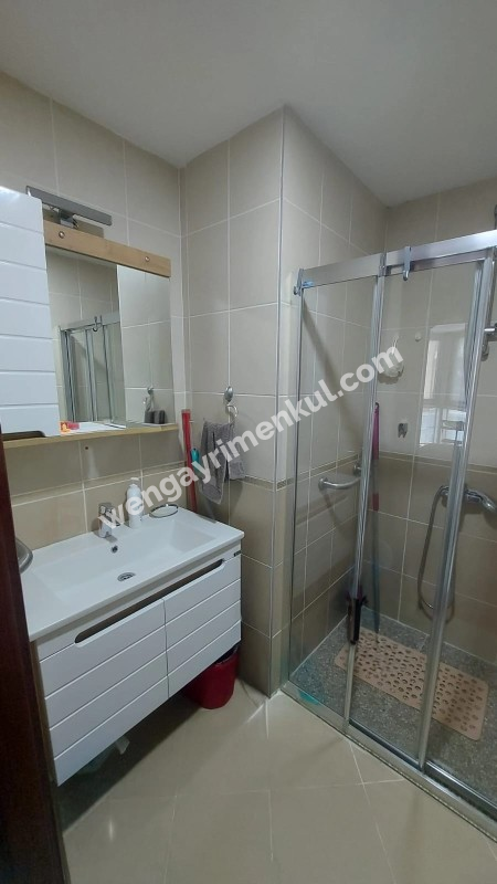 FİNANS MERKEZİNE YAKIN GÜVENLİKLİ SİTEDE ARA KAT 