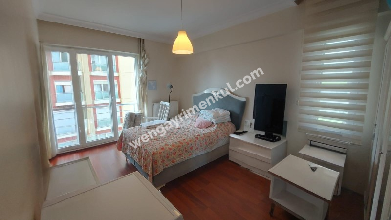 FİNANS MERKEZİNE YAKIN GÜVENLİKLİ SİTEDE ARA KAT 