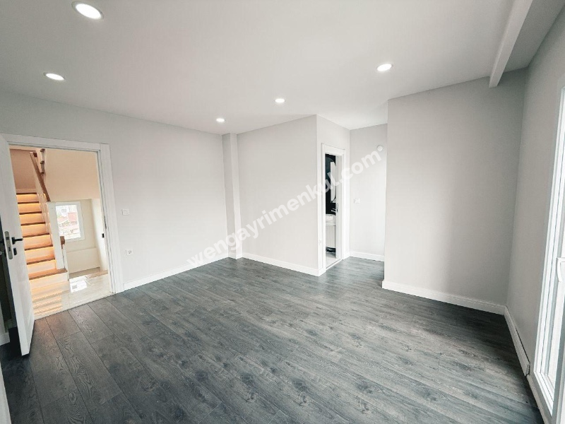 BEYLİKDÜZÜ GÜRPINAR DA 6+2 SATILIK HAVUZLU VİLLA