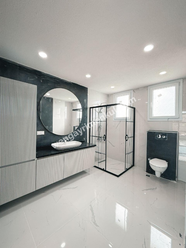 BEYLİKDÜZÜ GÜRPINAR DA 6+2 SATILIK HAVUZLU VİLLA